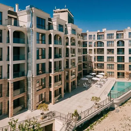 Apartment Beachfront 1br With Sea View And Private Parking Space, Cabacum Plaza, Kabakum Warna