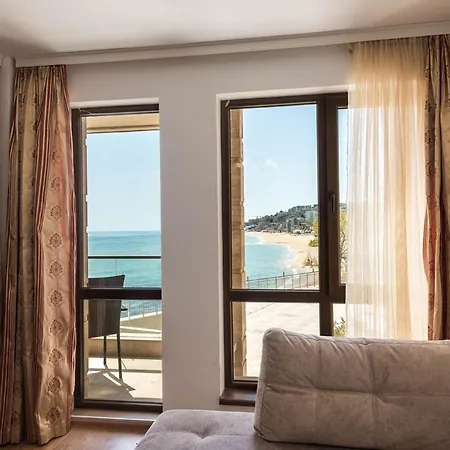 Beachfront 1br With Sea View And Private Parking Space, Cabacum Plaza, Kabakum Apartment *