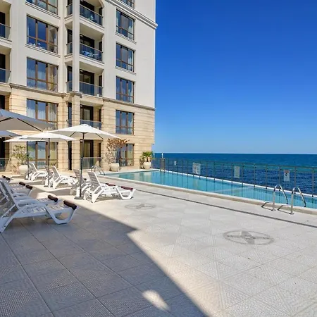 Beachfront 1br With Sea View And Private Parking Space, Cabacum Plaza, Kabakum * Warna