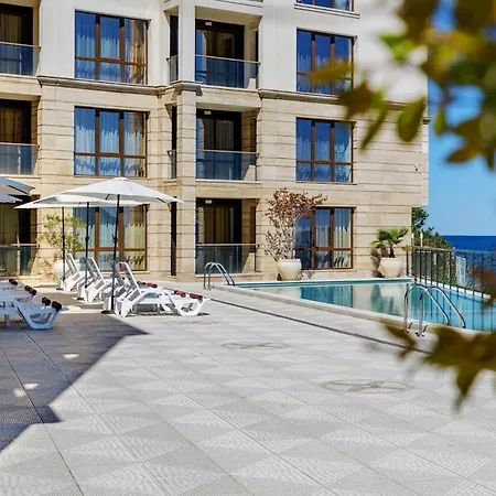 Beachfront 1br With Sea View And Private Parking Space, Cabacum Plaza, Kabakum Apartment