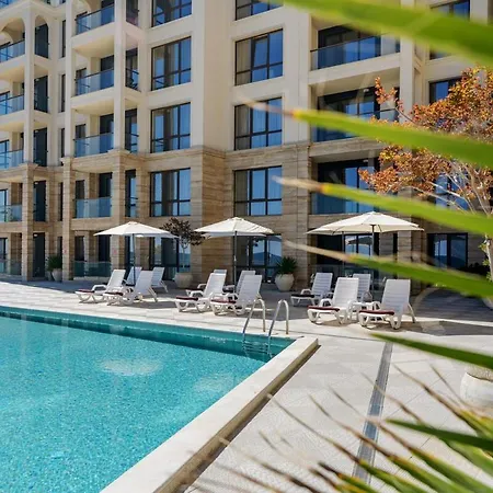 Beachfront 1br With Sea View And Private Parking Space, Cabacum Plaza, Kabakum Apartment *