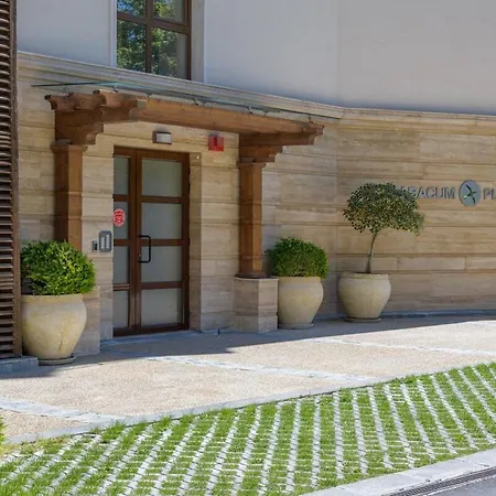 Beachfront 1br With Sea View And Private Parking Space, Cabacum Plaza, Kabakum 바르나