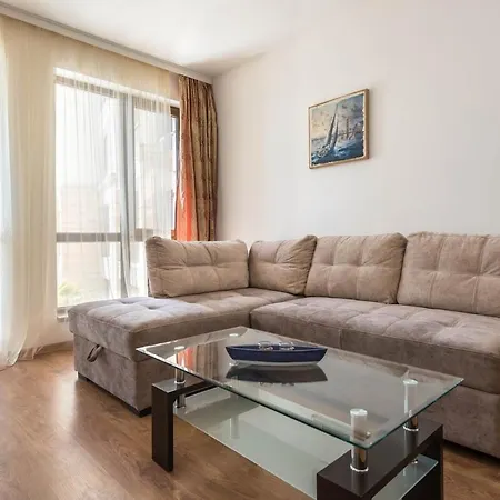 Beachfront 1br With Sea View And Private Parking Space, Cabacum Plaza, Kabakum