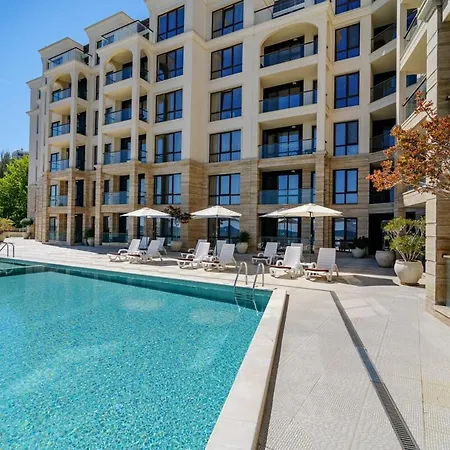 Beachfront 1br With Sea View And Private Parking Space, Cabacum Plaza, Kabakum *