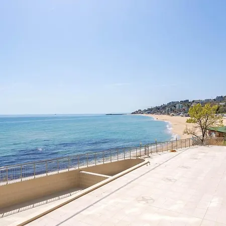 Beachfront 1br With Sea View And Private Parking Space, Cabacum Plaza, Kabakum 아파트
