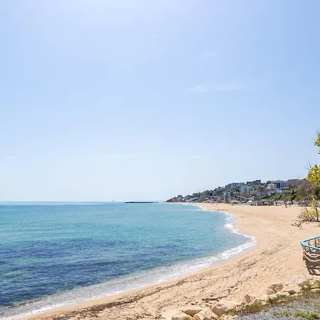 Beachfront 1br With Sea View And Private Parking Space, Cabacum Plaza, Kabakum Varna