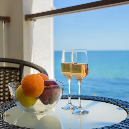 Beachfront 1br With Sea View And Private Parking Space, Cabacum Plaza, Kabakum * Varna