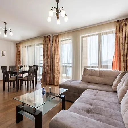 Beachfront 1br With Sea View And Private Parking Space, Cabacum Plaza, Kabakum 바르나